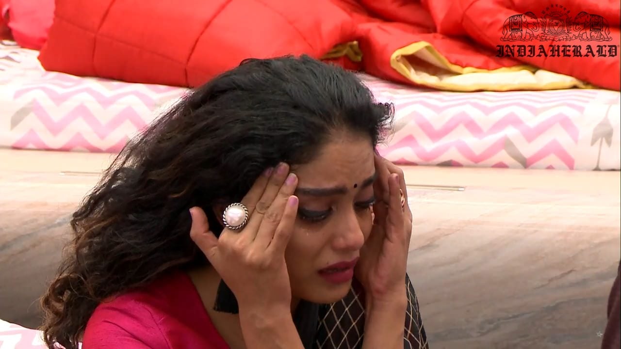 Bigg Boss Tamil Season 3 Day 43 Hot Stills Set 1