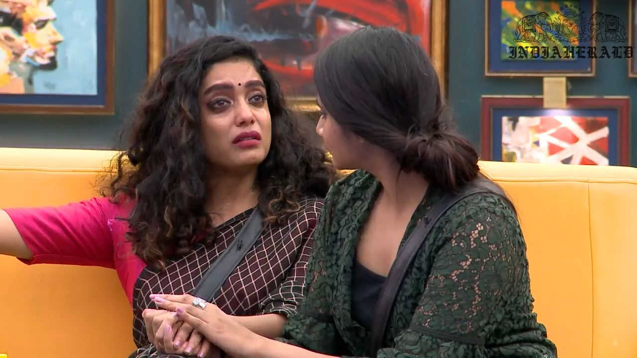 Bigg Boss Tamil Season 3 Day 43 Hot Stills Set 1