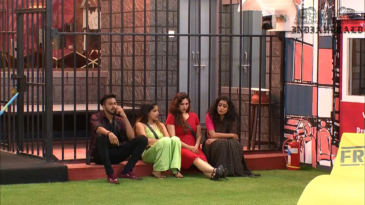 Bigg Boss Tamil Season 3 Day 43 Hot Stills Set 1
