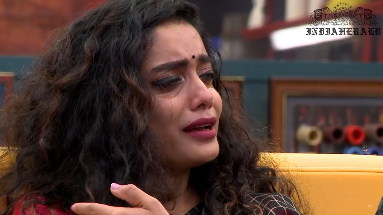 Bigg Boss Tamil Season 3 Day 43 Hot Stills Set 1