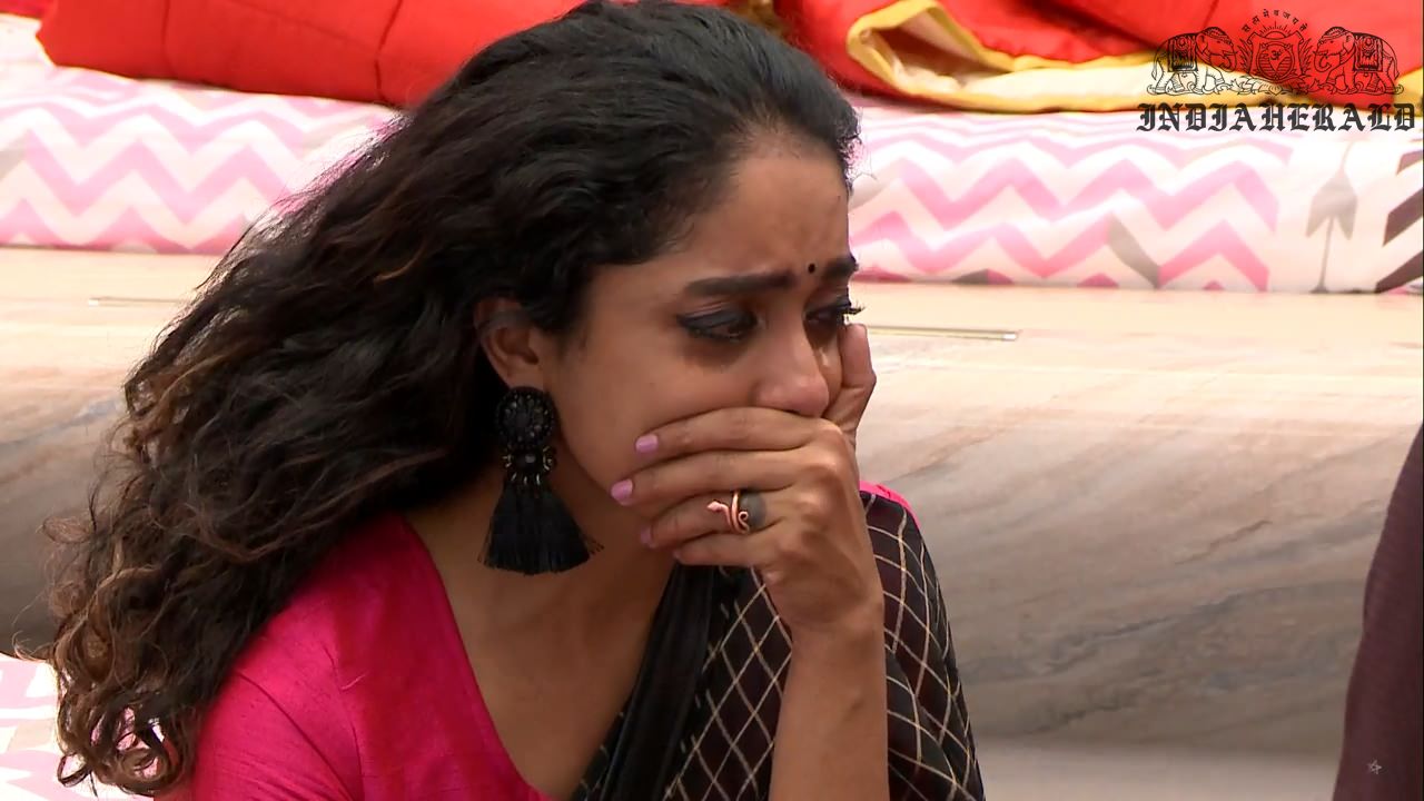 Bigg Boss Tamil Season 3 Day 43 Hot Stills Set 1