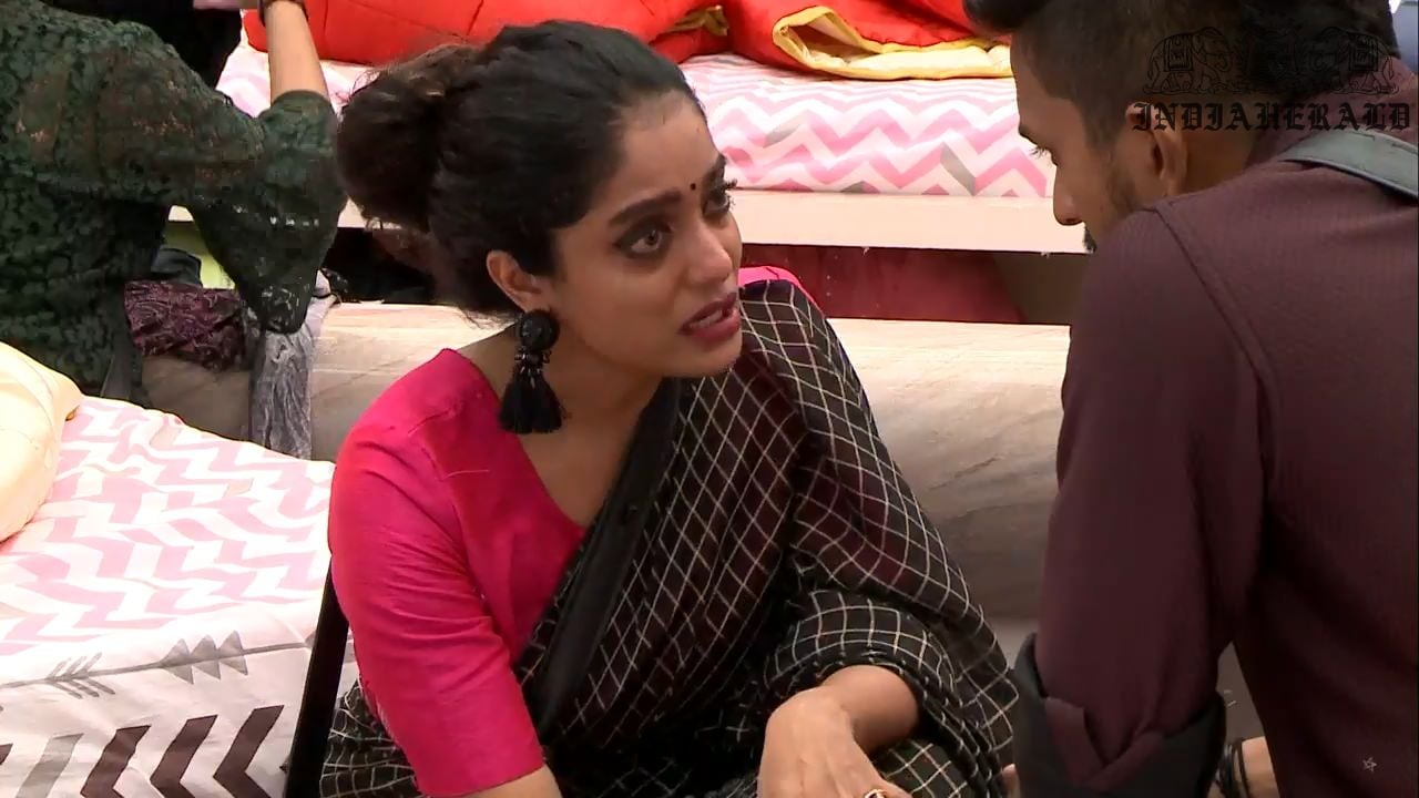 Bigg Boss Tamil Season 3 Day 43 Hot Stills Set 1