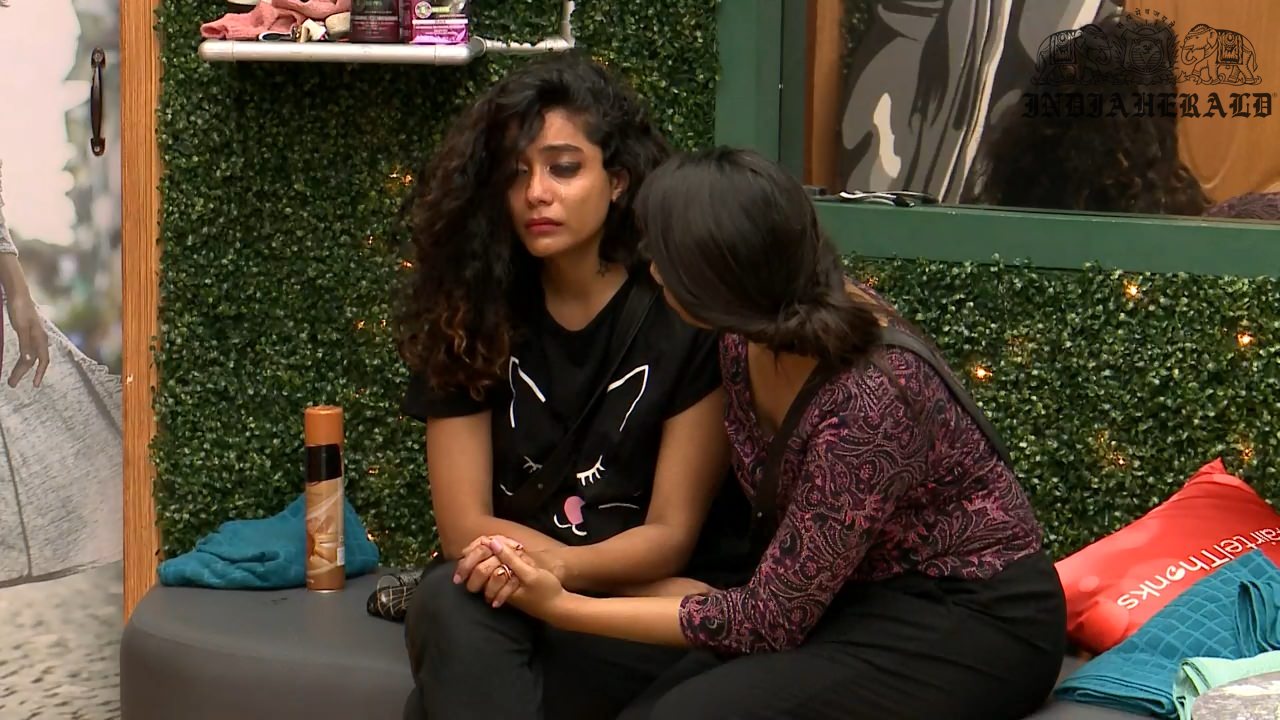 Bigg Boss Tamil Season 3 Day 43 Hot Stills Set 2