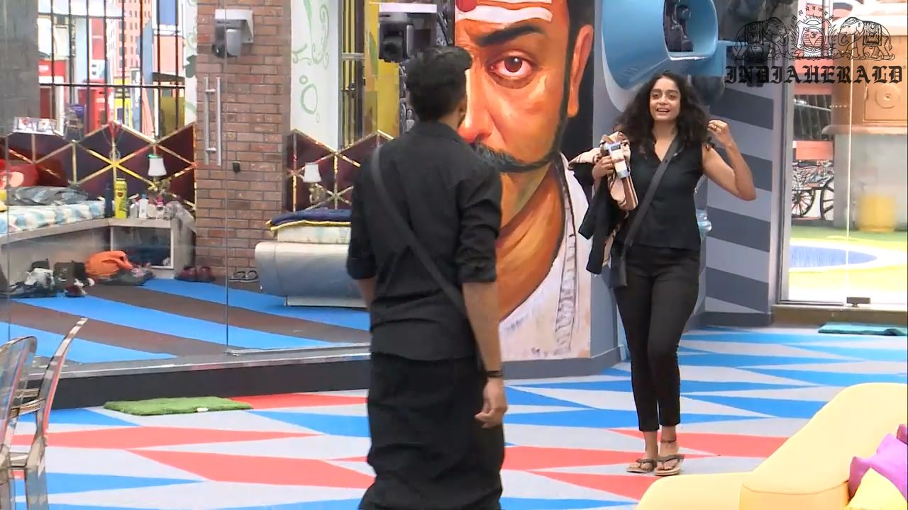 Bigg Boss Tamil Season 3 Day 43 Hot Stills Set 2
