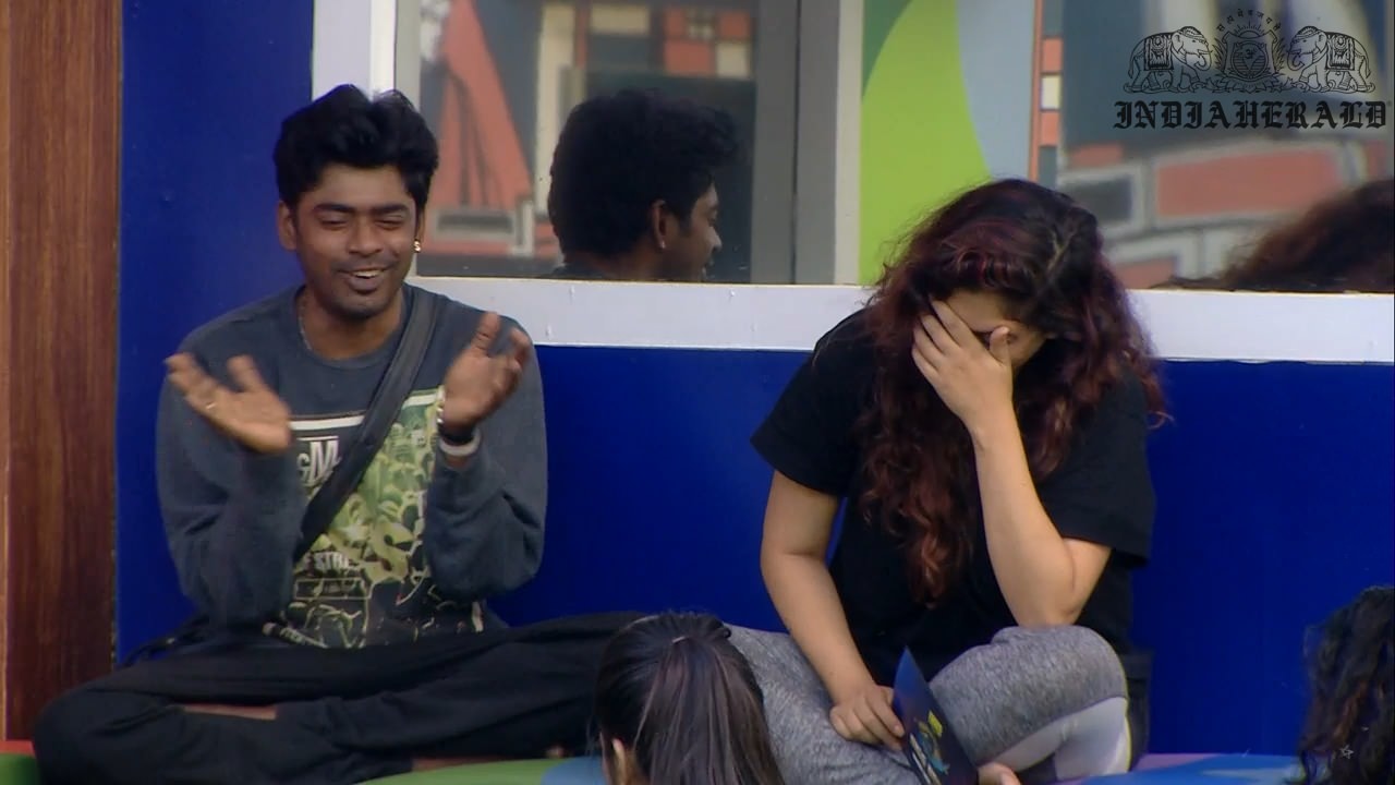 Bigg Boss Tamil Season 3 Day 43 Hot Stills Set 2