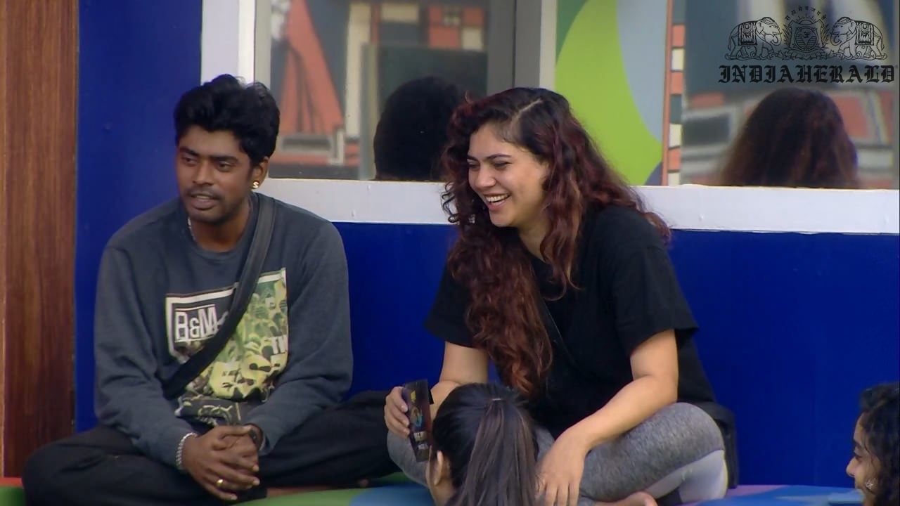 Bigg Boss Tamil Season 3 Day 43 Hot Stills Set 2