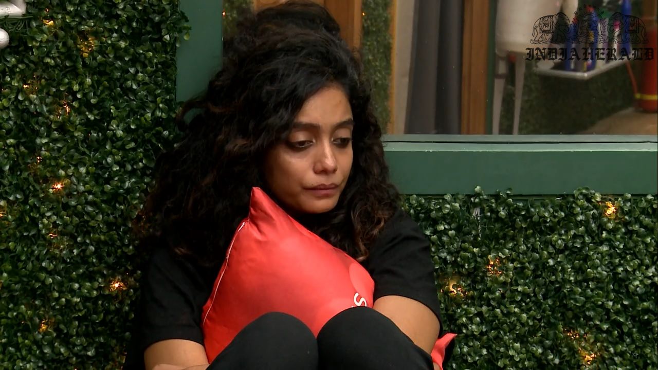 Bigg Boss Tamil Season 3 Day 43 Hot Stills Set 2