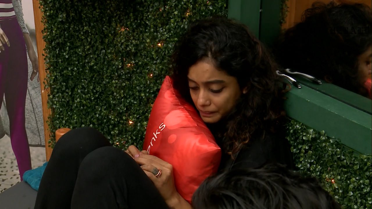 Bigg Boss Tamil Season 3 Day 43 Hot Stills Set 2