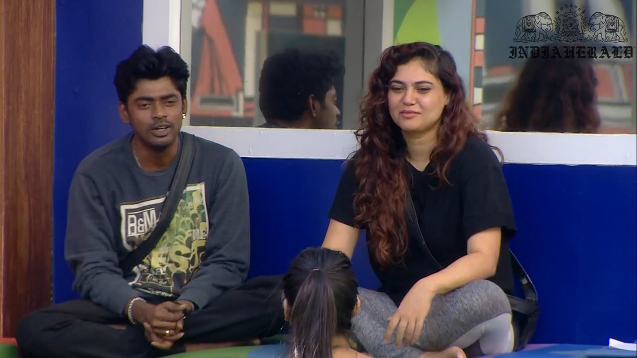 Bigg Boss Tamil Season 3 Day 43 Hot Stills Set 2