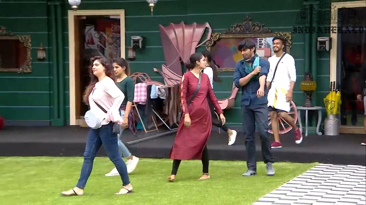 Bigg Boss Tamil Season 3 Day 44 Hot Stills Set 2