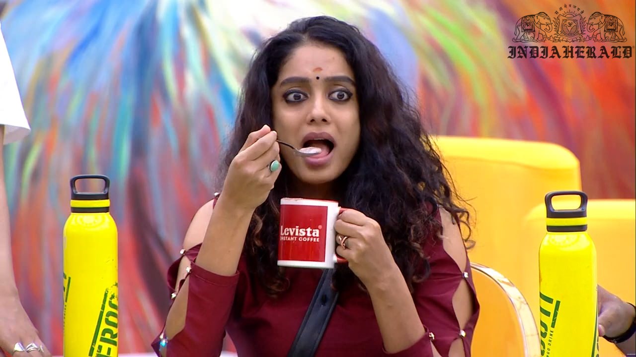 Bigg Boss Tamil Season 3 Day 44 Hot Stills Set 2