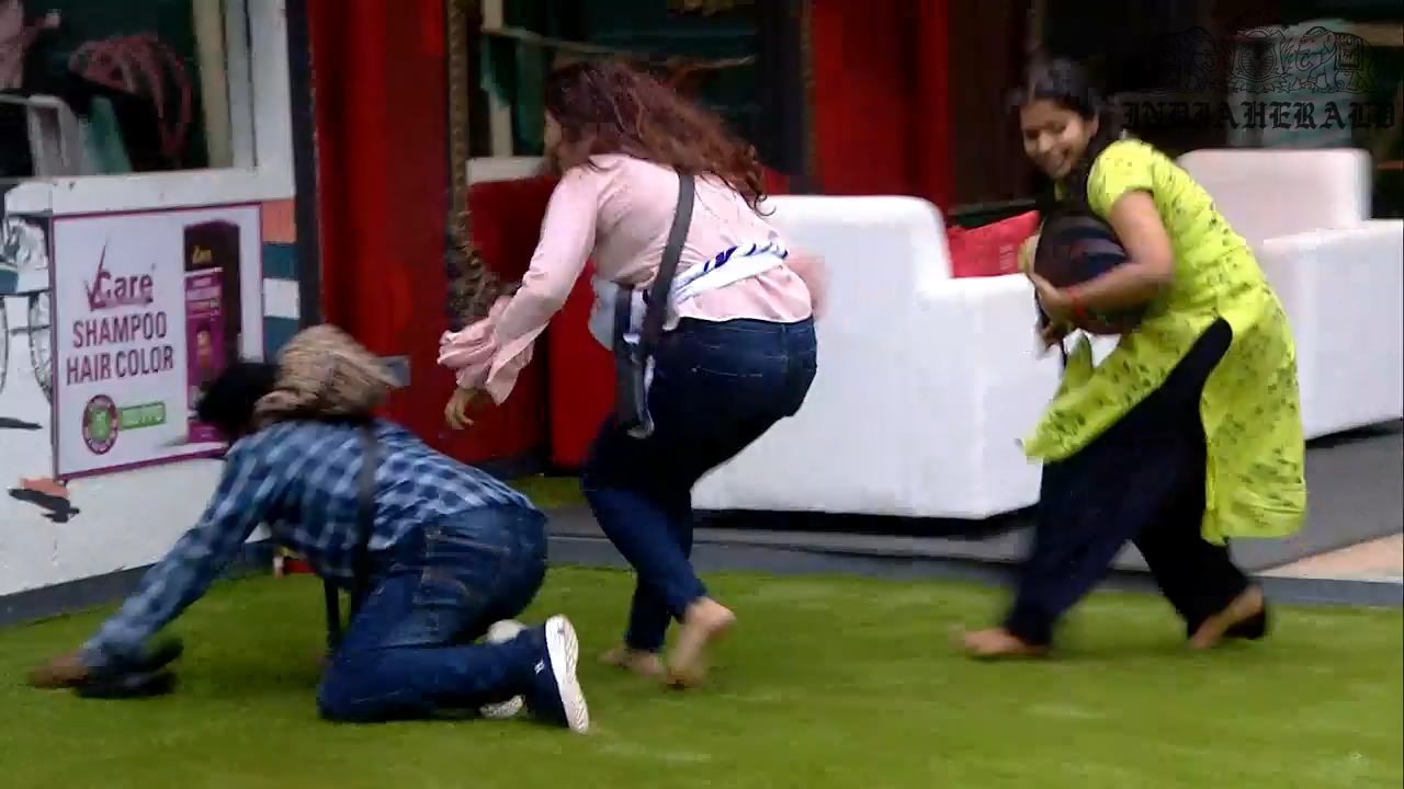 Bigg Boss Tamil Season 3 Day 44 Hot Stills Set 2