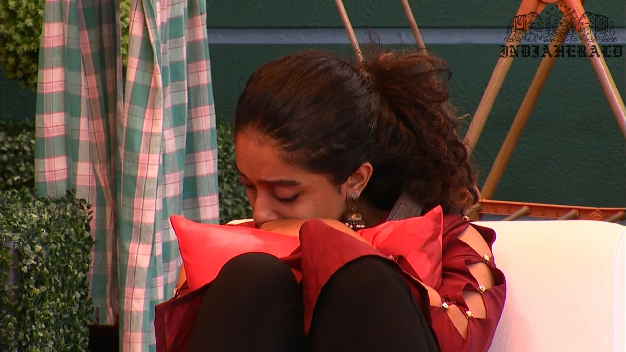 Bigg Boss Tamil Season 3 Day 44 Hot Stills Set 3