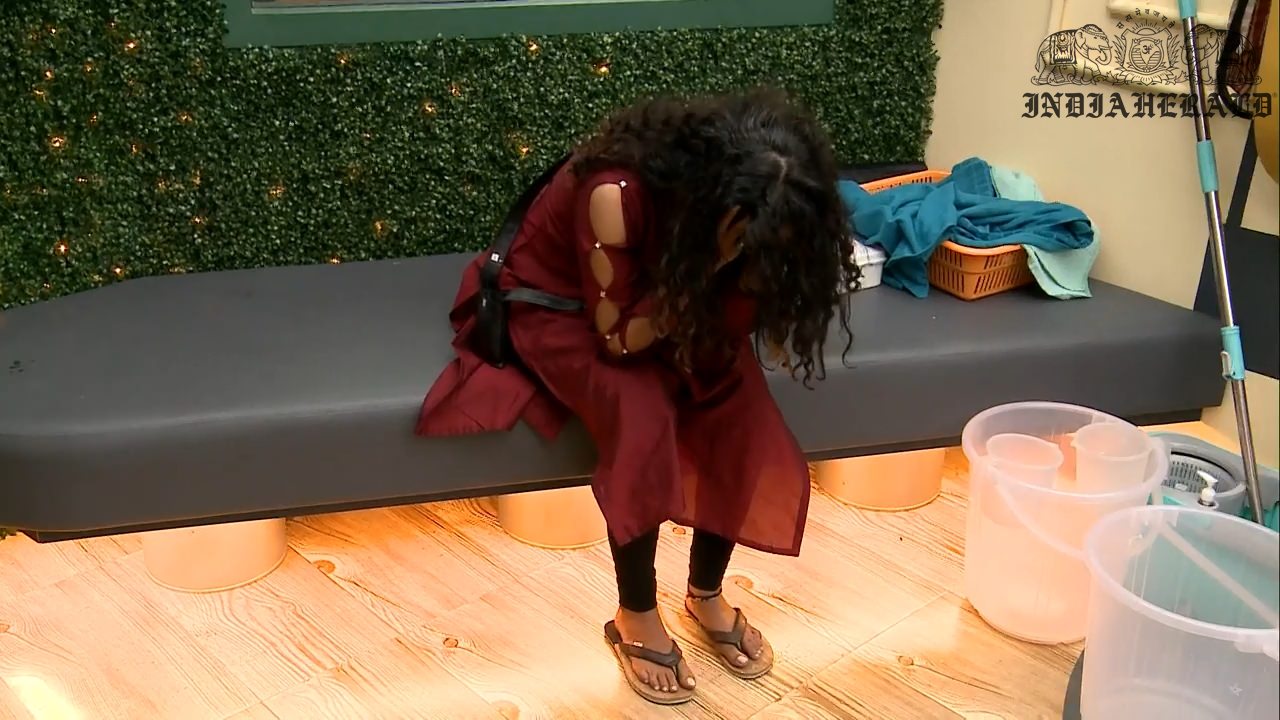 Bigg Boss Tamil Season 3 Day 44 Hot Stills Set 3