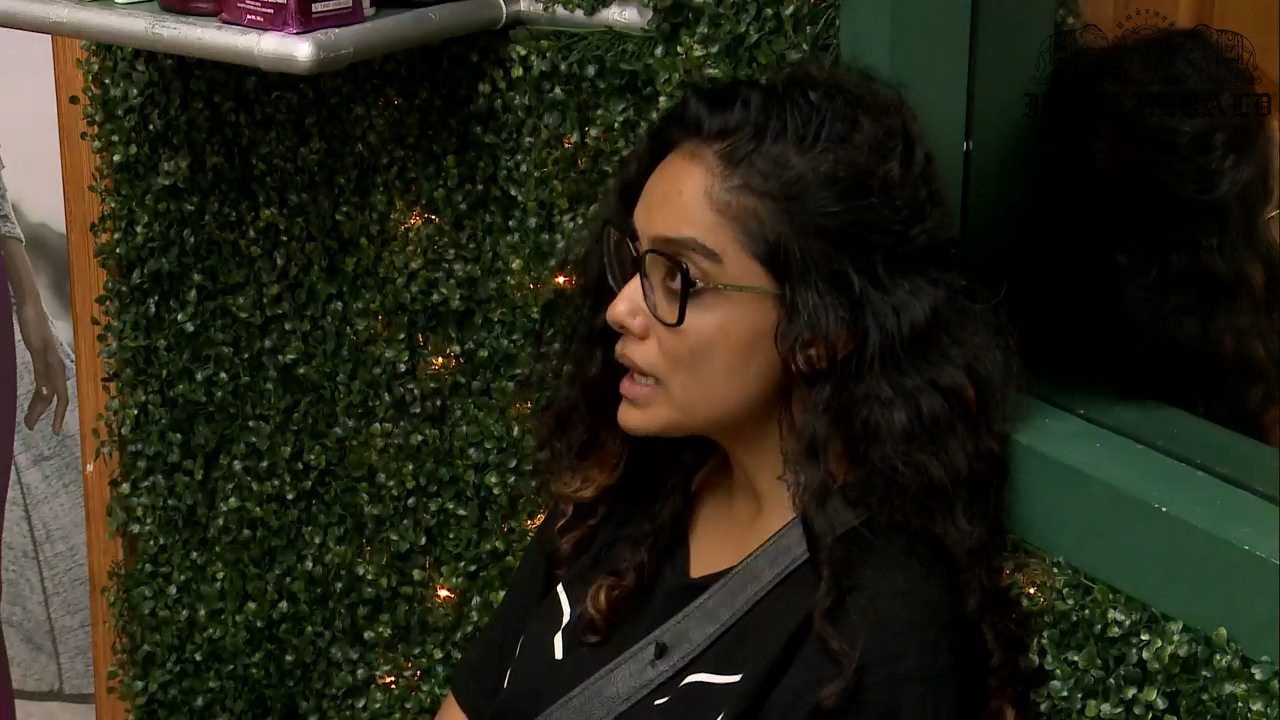 Bigg Boss Tamil Season 3 Day 44 Hot Stills Set 3