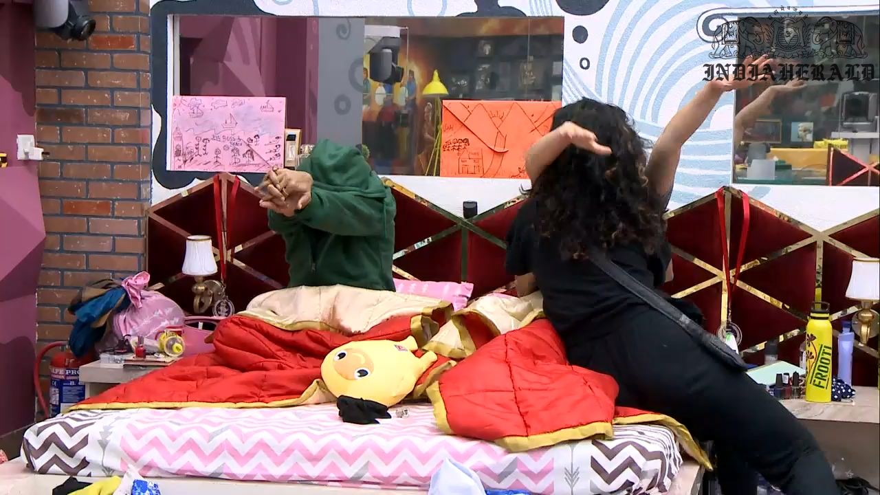 Bigg Boss Tamil Season 3 Day 45 Hot Stills Set 1