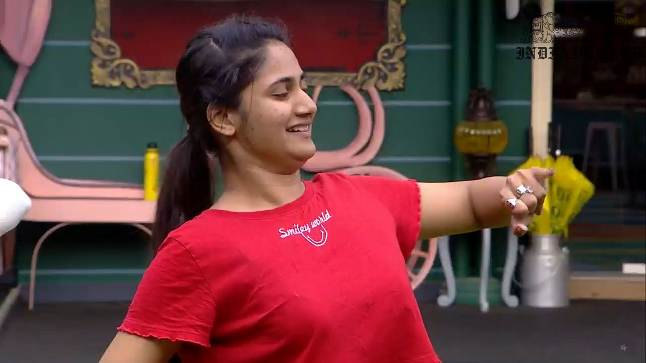 Bigg Boss Tamil Season 3 Day 45 Hot Stills Set 1