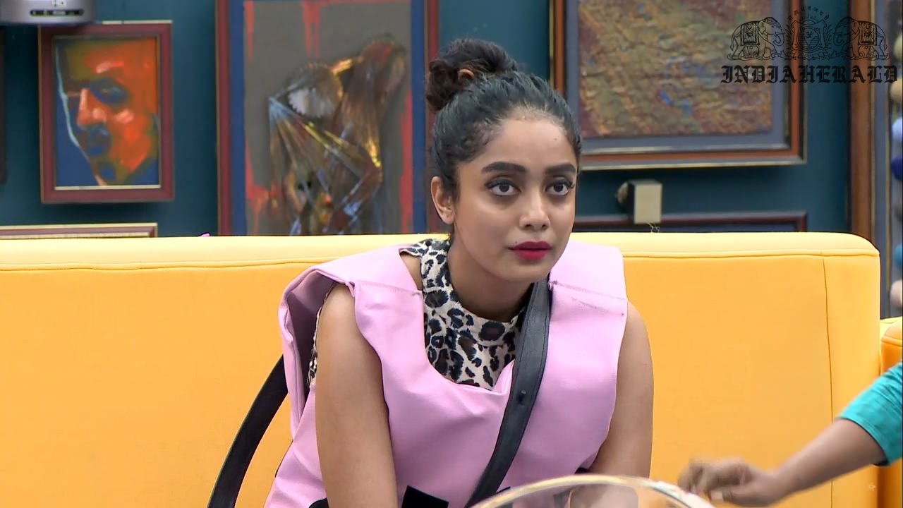 Bigg Boss Tamil Season 3 Day 45 Hot Stills Set 1