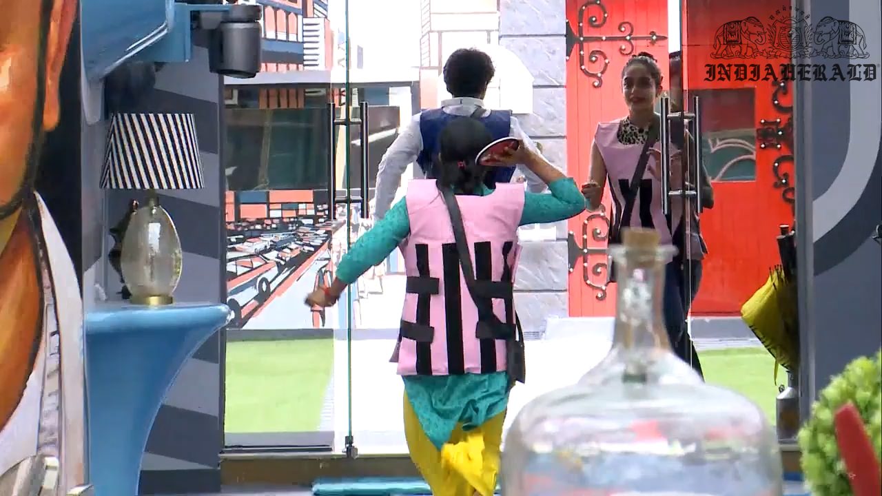 Bigg Boss Tamil Season 3 Day 45 Hot Stills Set 1