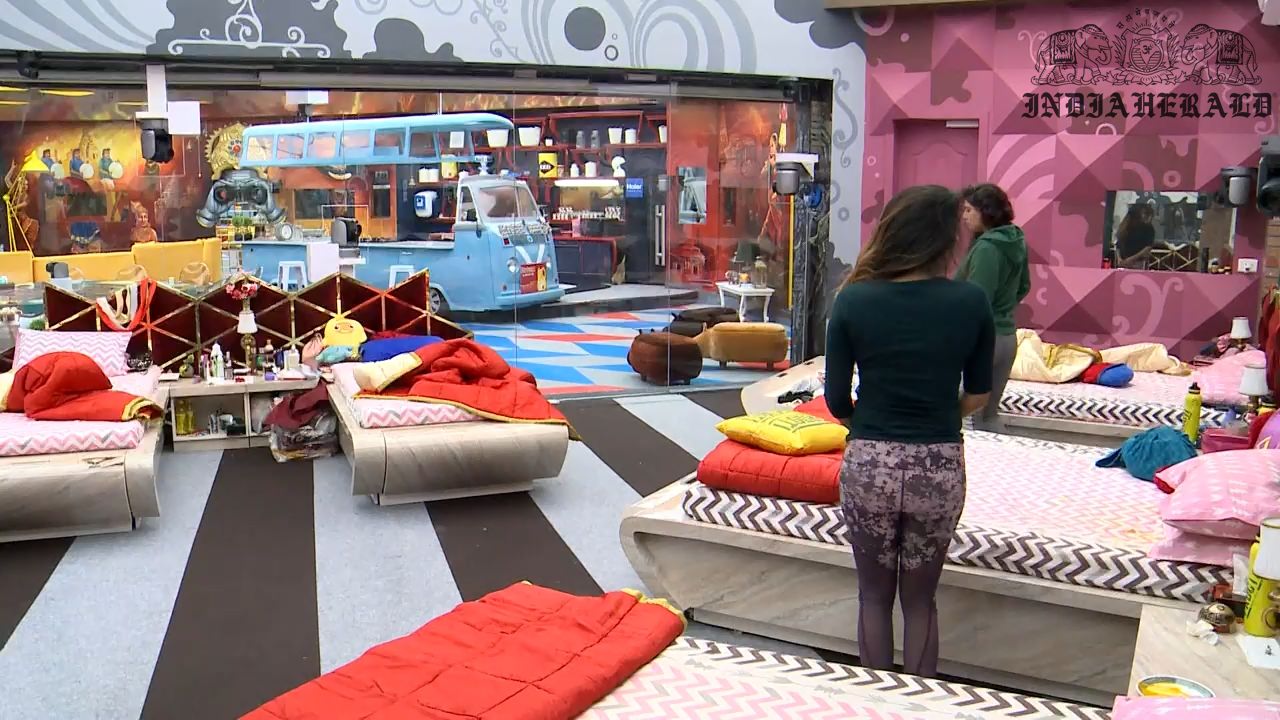 Bigg Boss Tamil Season 3 Day 45 Hot Stills Set 1