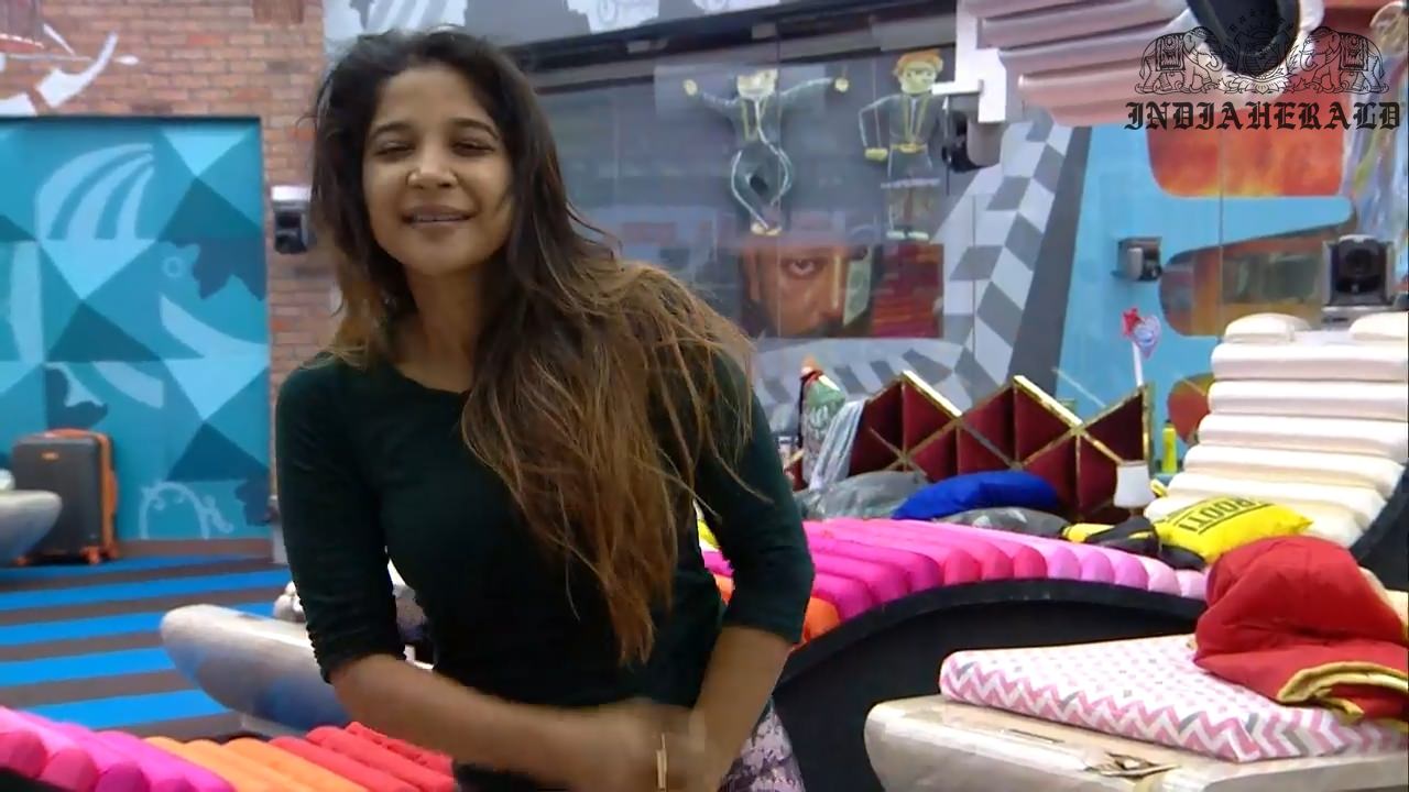 Bigg Boss Tamil Season 3 Day 45 Hot Stills Set 1