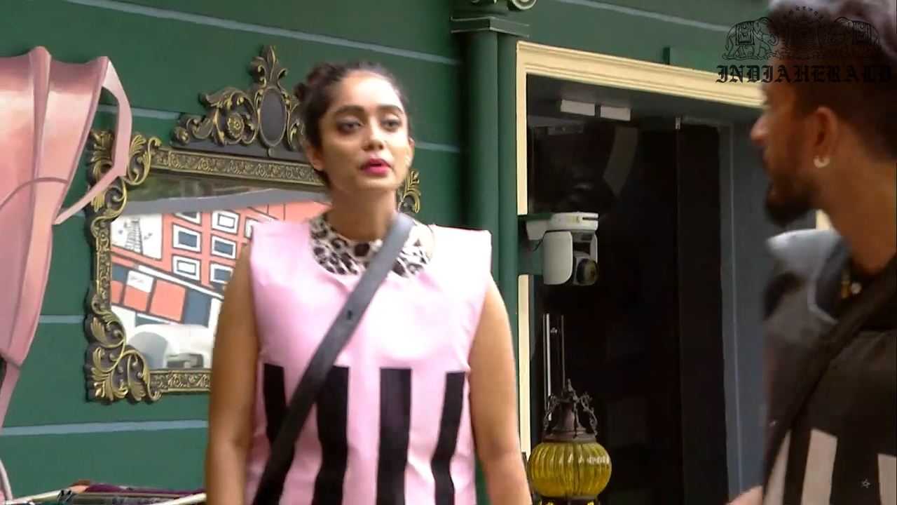 Bigg Boss Tamil Season 3 Day 45 Hot Stills Set 2