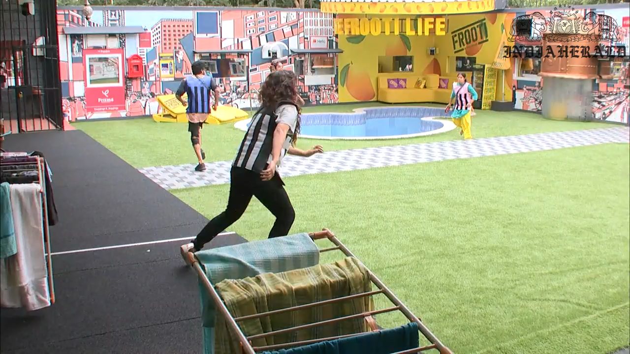 Bigg Boss Tamil Season 3 Day 45 Hot Stills Set 2