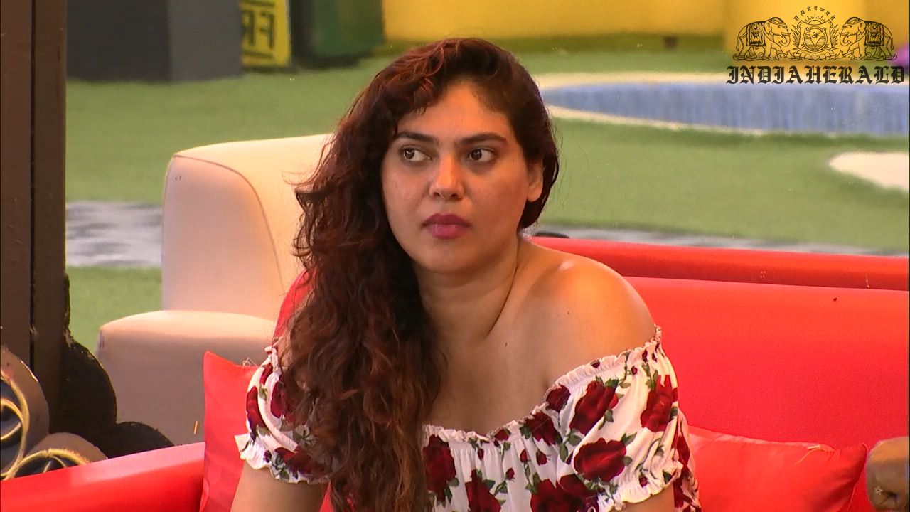 Bigg Boss Tamil Season 3 Day 46 Hot Stills Set 2