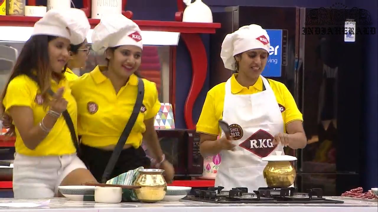Bigg Boss Tamil Season 3 Day 47 Hot Stills Set 2
