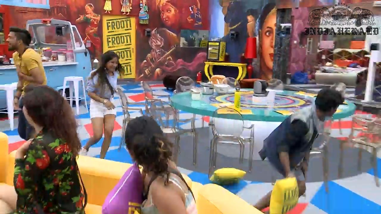 Bigg Boss Tamil Season 3 Day 47 Hot Stills Set 2