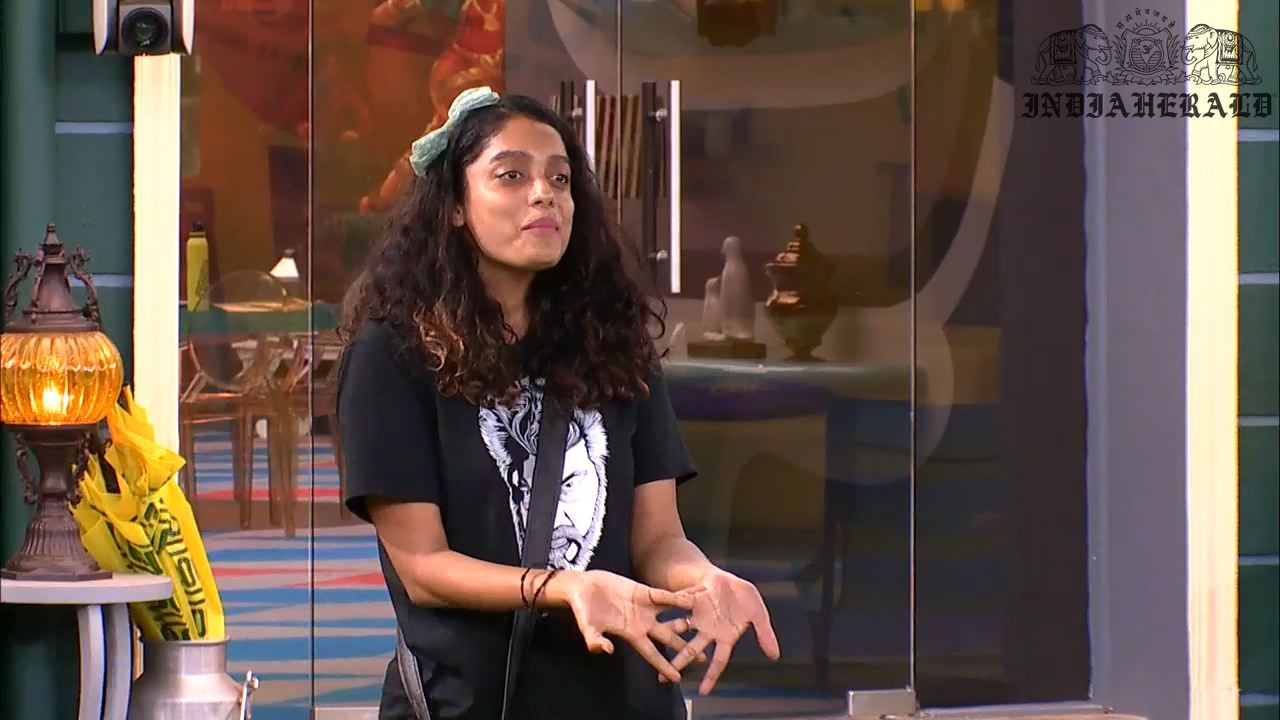 Bigg Boss Tamil Season 3 Day 47 Hot Stills Set 3