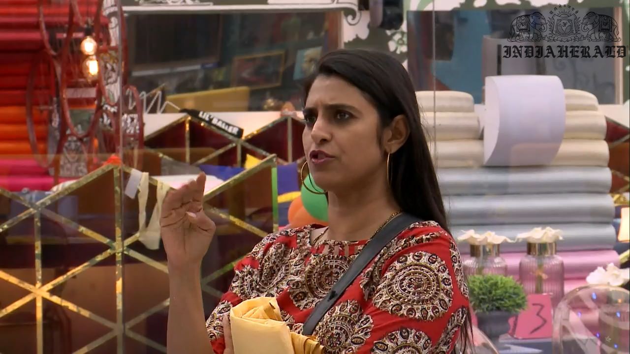 Bigg Boss Tamil Season 3 Day 47 Hot Stills Set 3