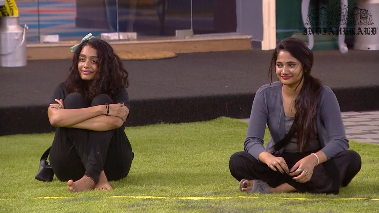 Bigg Boss Tamil Season 3 Day 47 Hot Stills Set 3