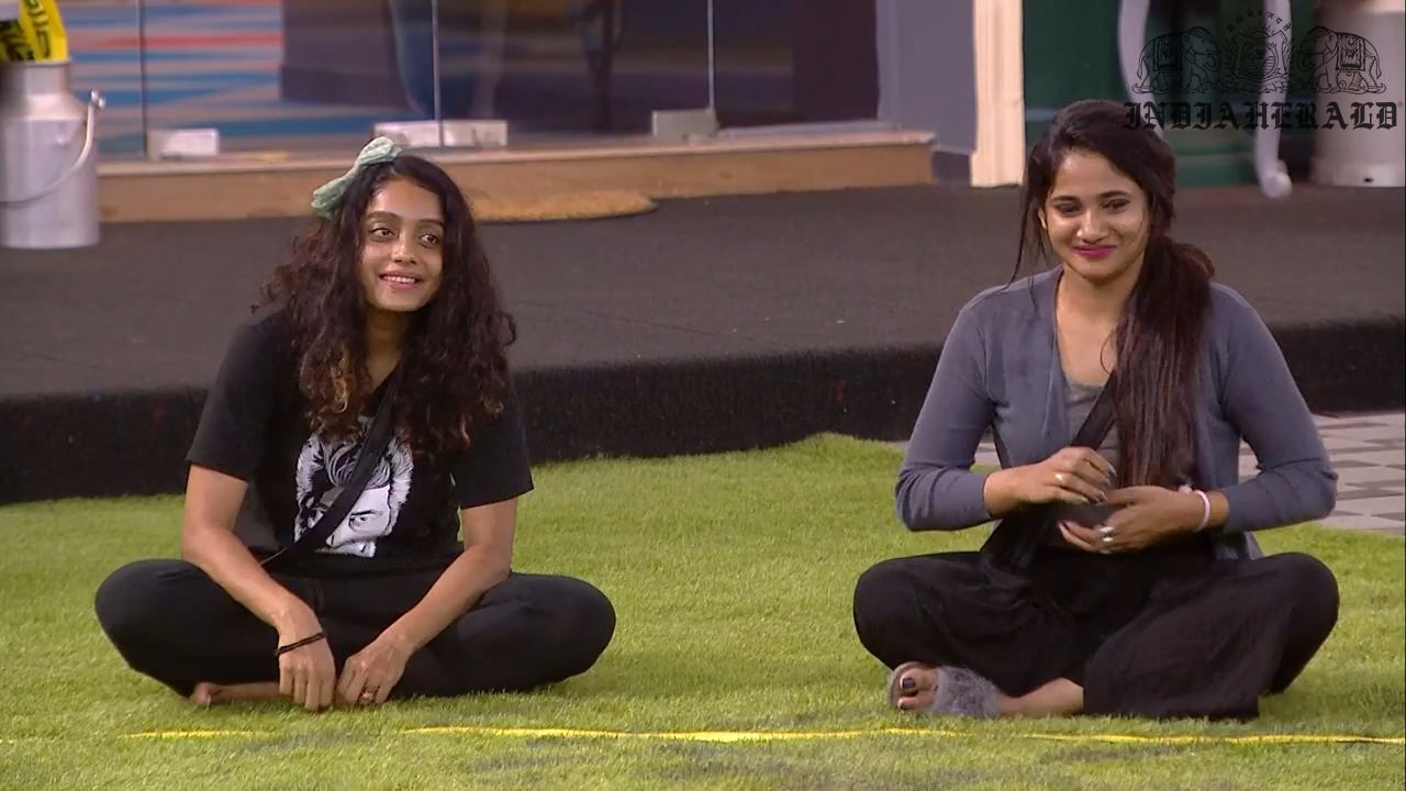 Bigg Boss Tamil Season 3 Day 47 Hot Stills Set 3