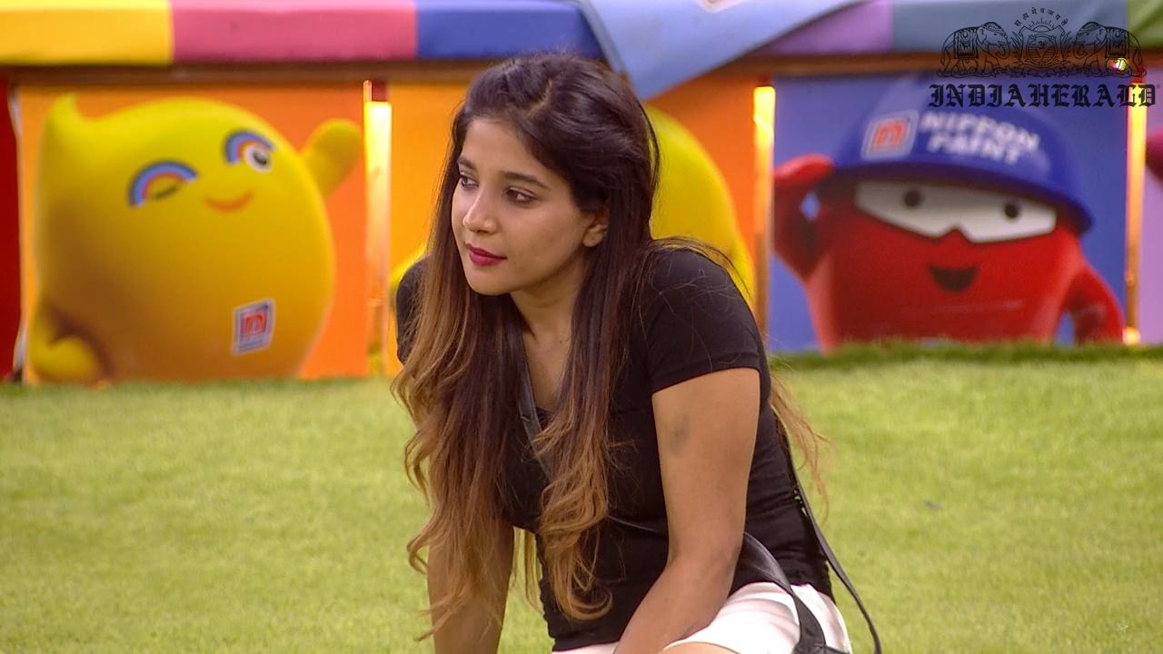 Bigg Boss Tamil Season 3 Day 47 Hot Stills Set 3