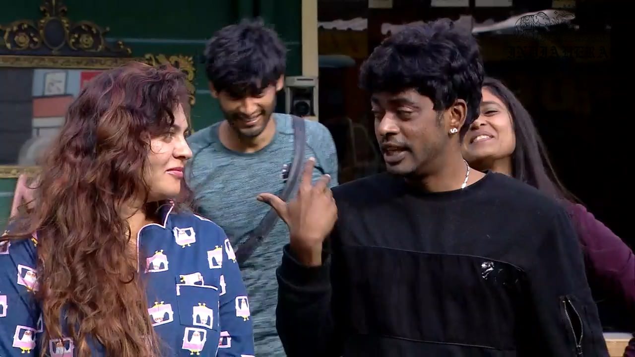 Bigg Boss Tamil Season 3 Day 48 Hot Stills Set 1