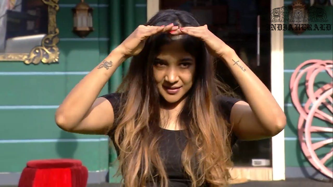 Bigg Boss Tamil Season 3 Day 48 Hot Stills Set 1