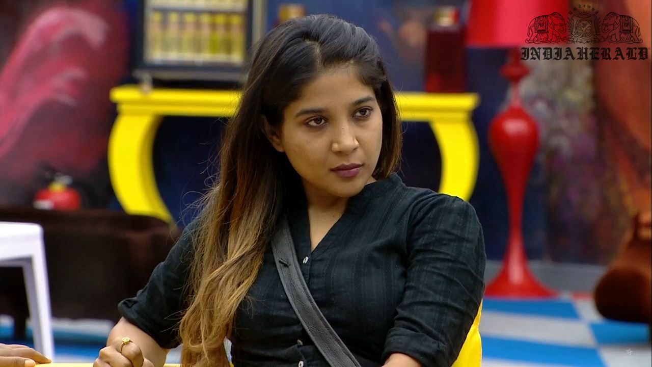 Bigg Boss Tamil Season 3 Day 48 Hot Stills Set 1