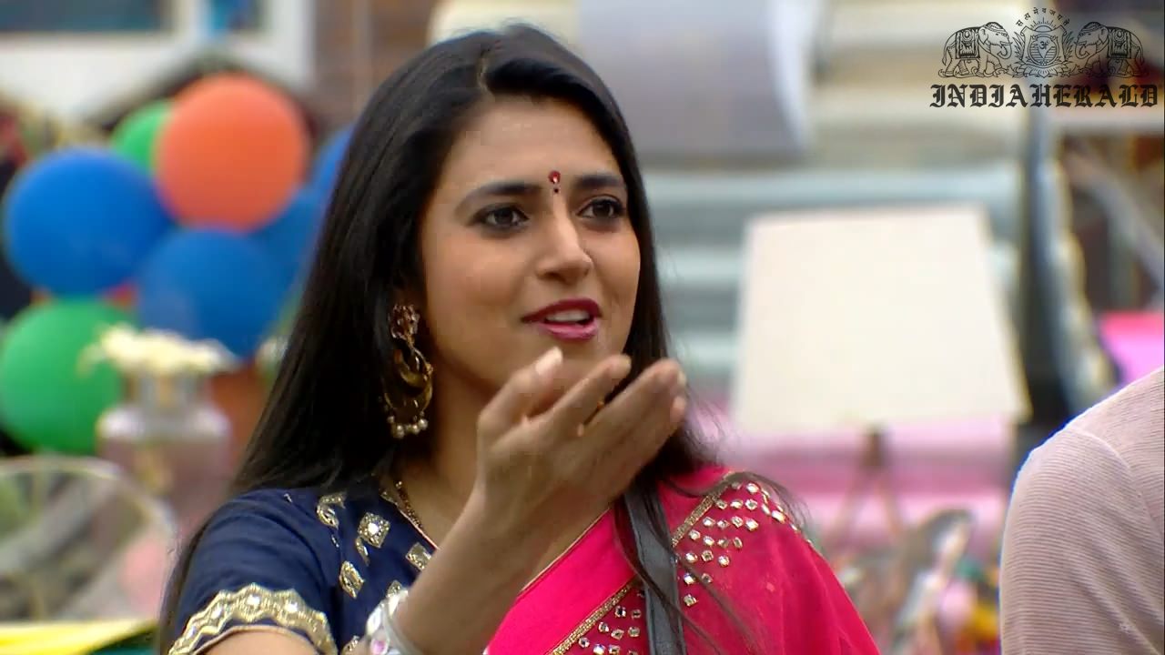 Bigg Boss Tamil Season 3 Day 48 Hot Stills Set 2