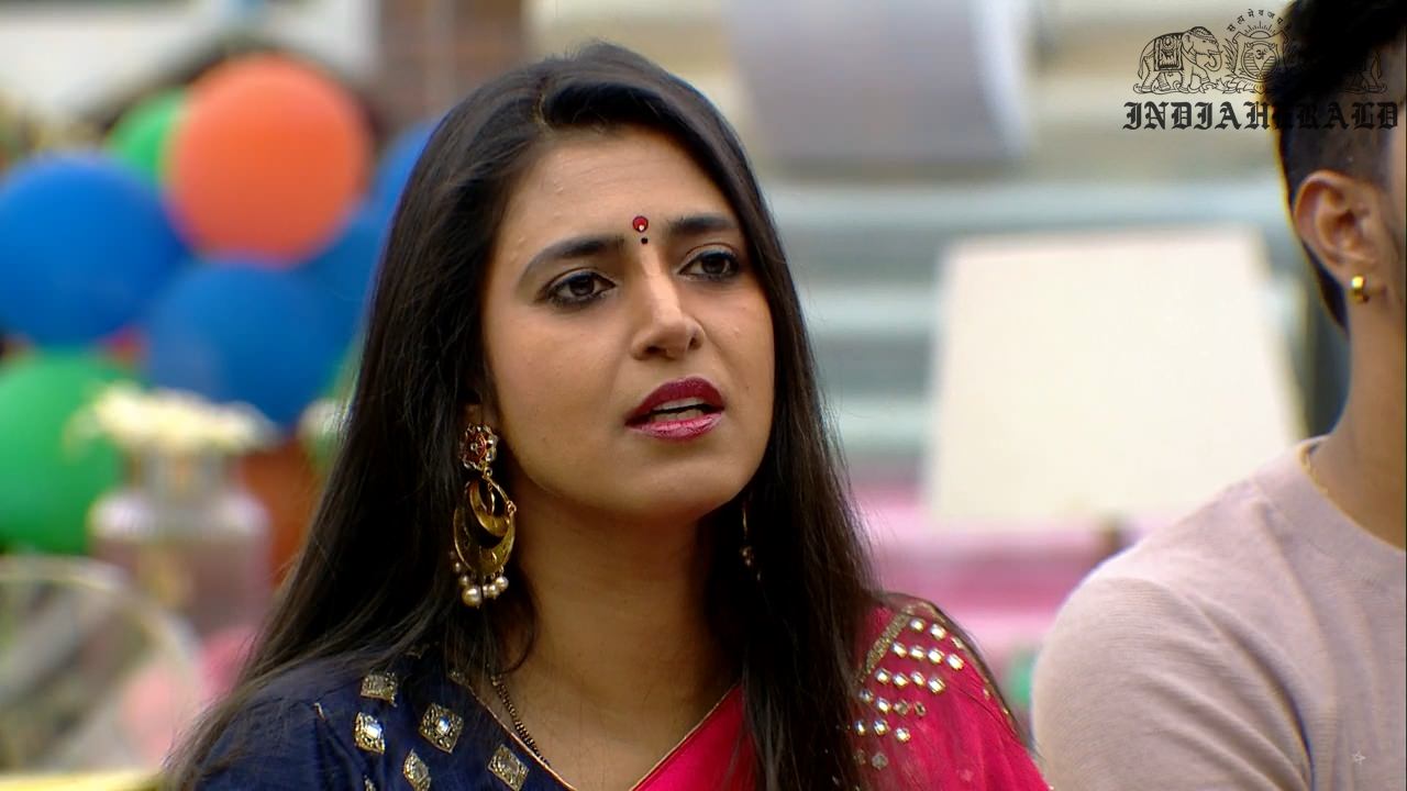 Bigg Boss Tamil Season 3 Day 48 Hot Stills Set 3