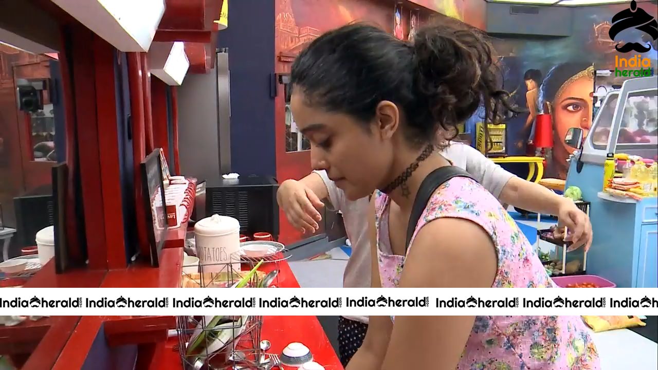 Bigg Boss Tamil Season 3 Day 50 Hot Stills Set 1