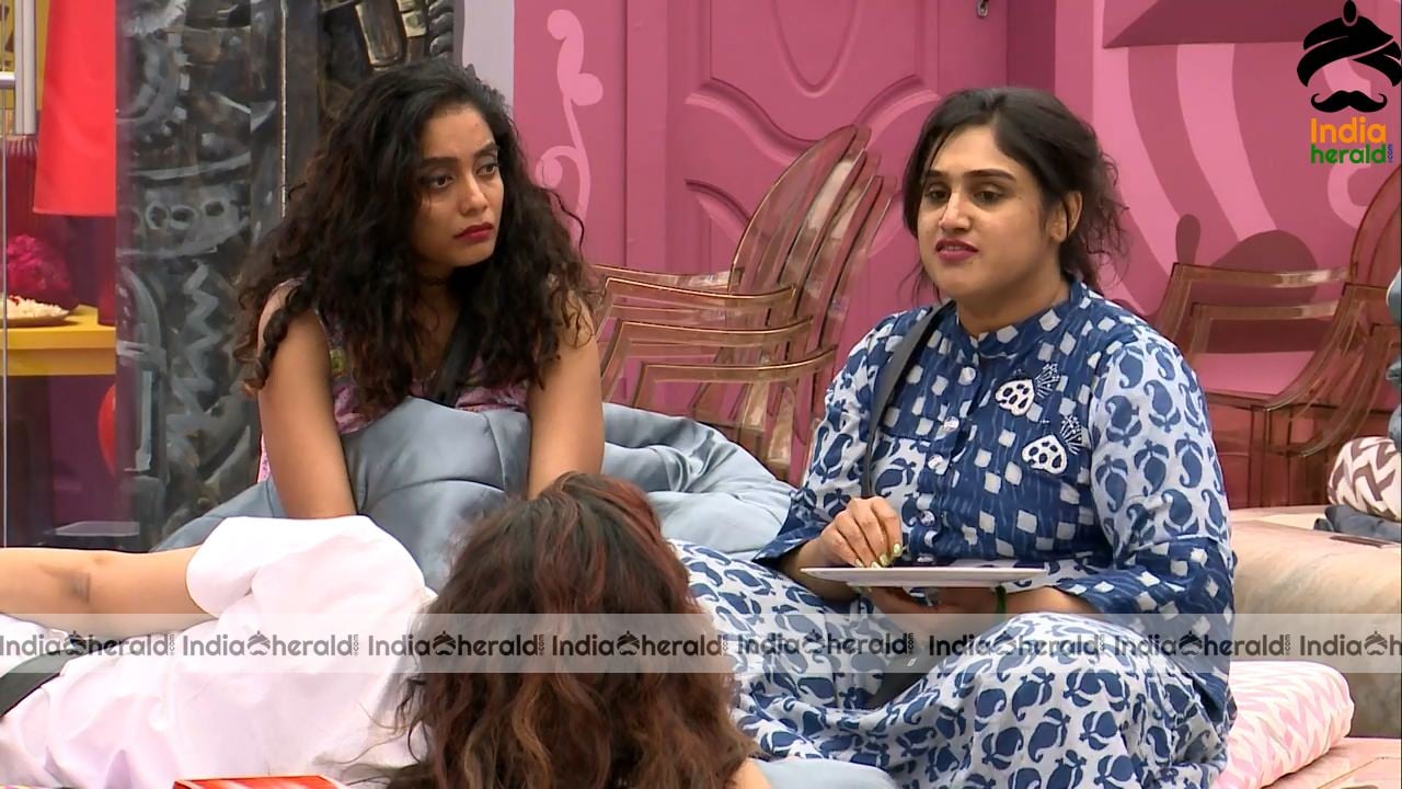 Bigg Boss Tamil Season 3 Day 51 Hot Stills Set 1