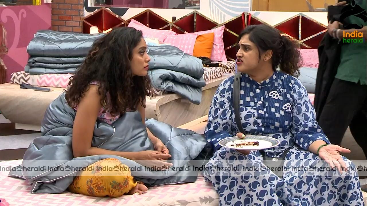 Bigg Boss Tamil Season 3 Day 51 Hot Stills Set 1