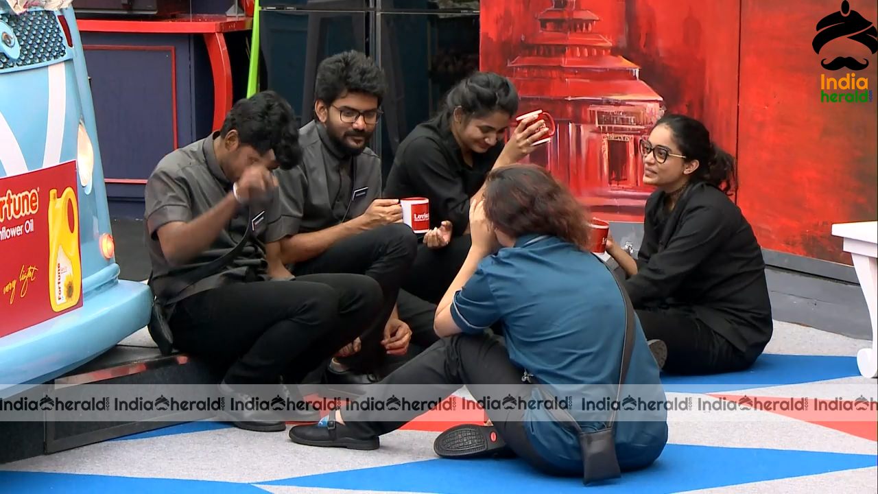 Bigg Boss Tamil Season 3 Day 51 Hot Stills Set 3