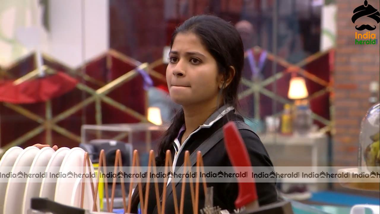 Bigg Boss Tamil Season 3 Day 52 Hot Stills Set 3