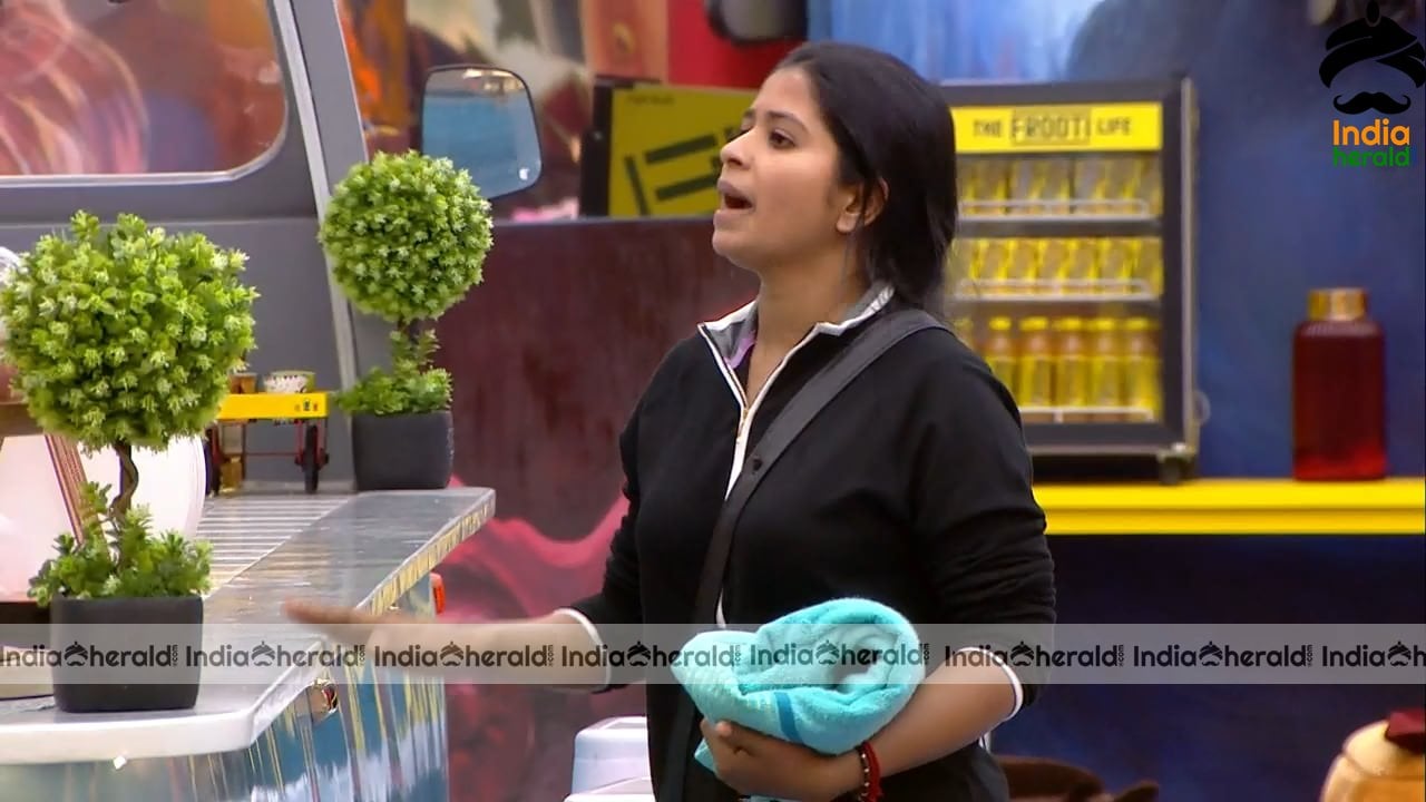 Bigg Boss Tamil Season 3 Day 52 Hot Stills Set 3