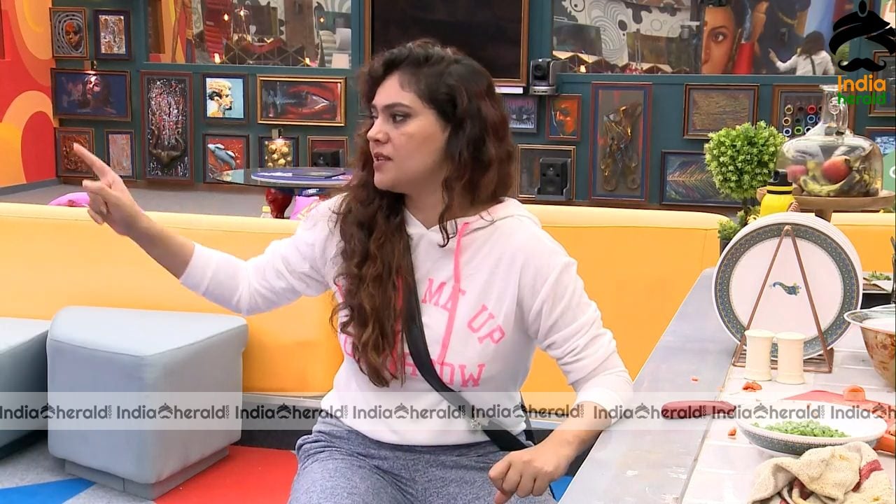 Bigg Boss Tamil Season 3 Day 52 Hot Stills Set 3