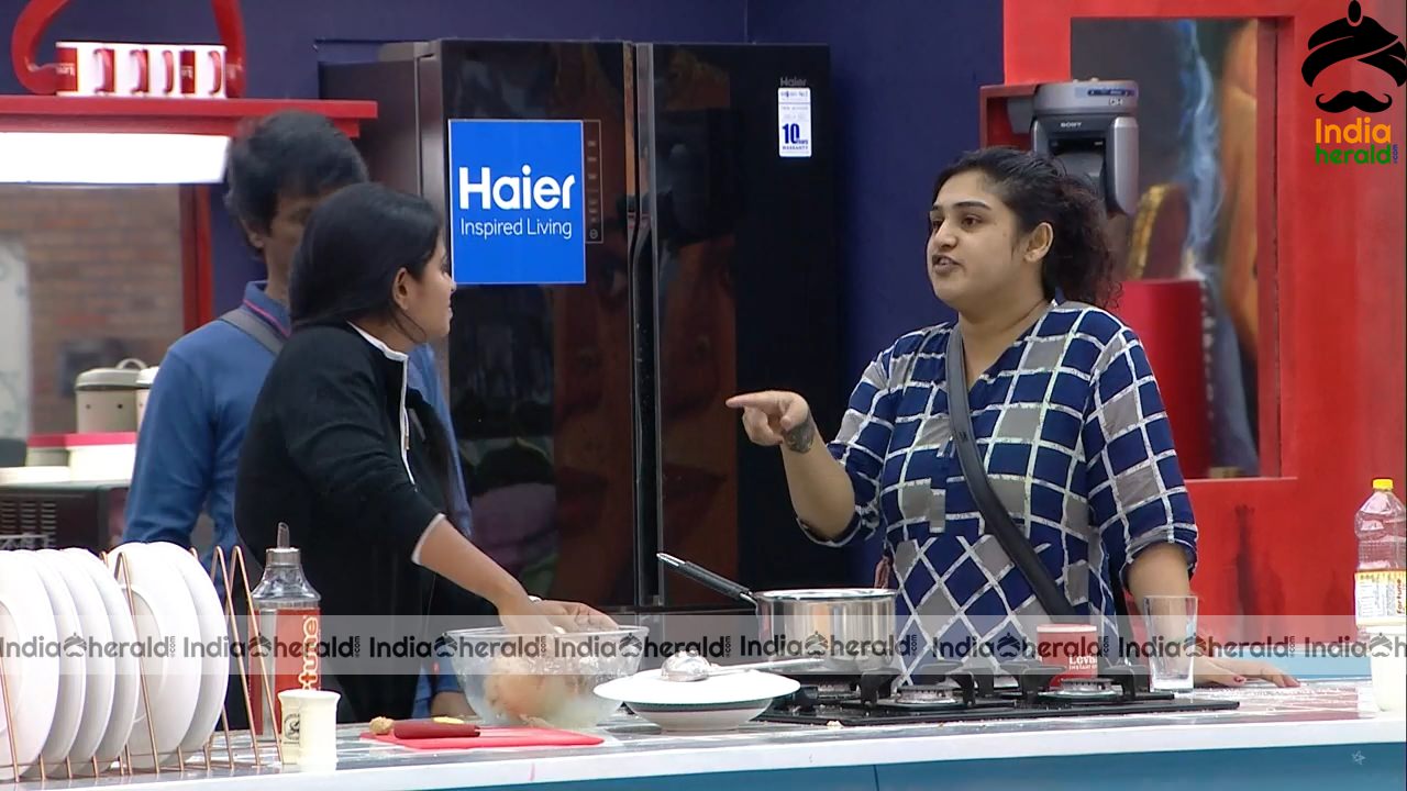 Bigg Boss Tamil Season 3 Day 53 Hot Stills Set 1