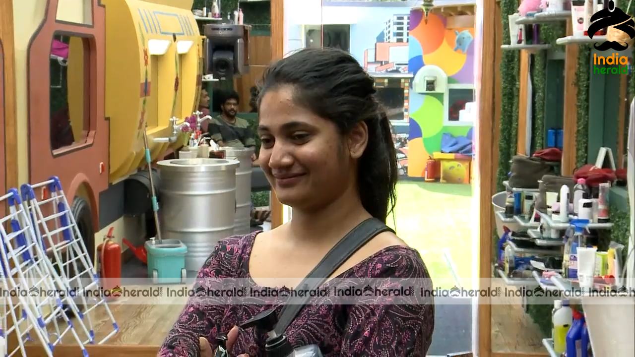 Bigg Boss Tamil Season 3 Day 53 Hot Stills Set 1