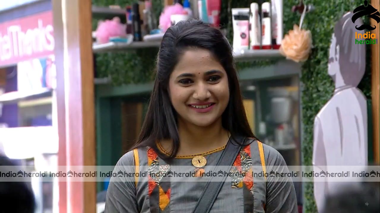 Bigg Boss Tamil Season 3 Day 53 Hot Stills Set 1